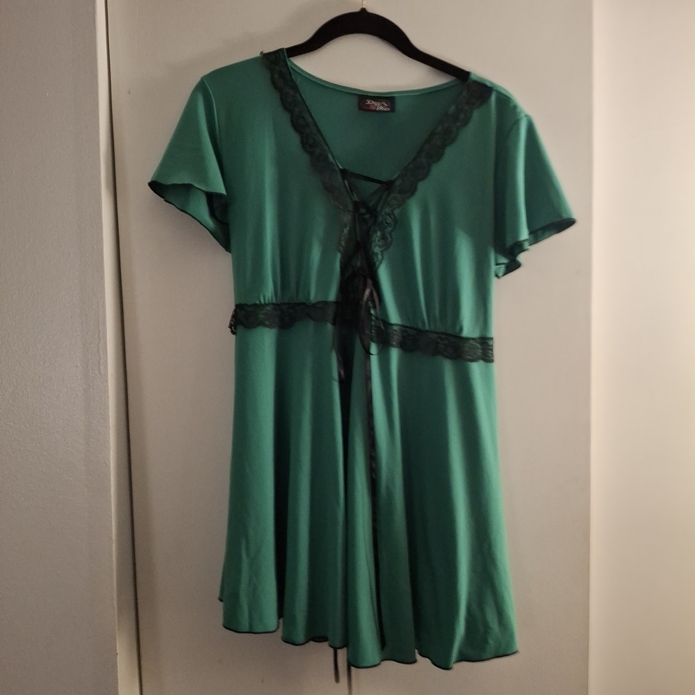 Dare To Wear Women's Green Lace Trim Flutter Sleeve Top